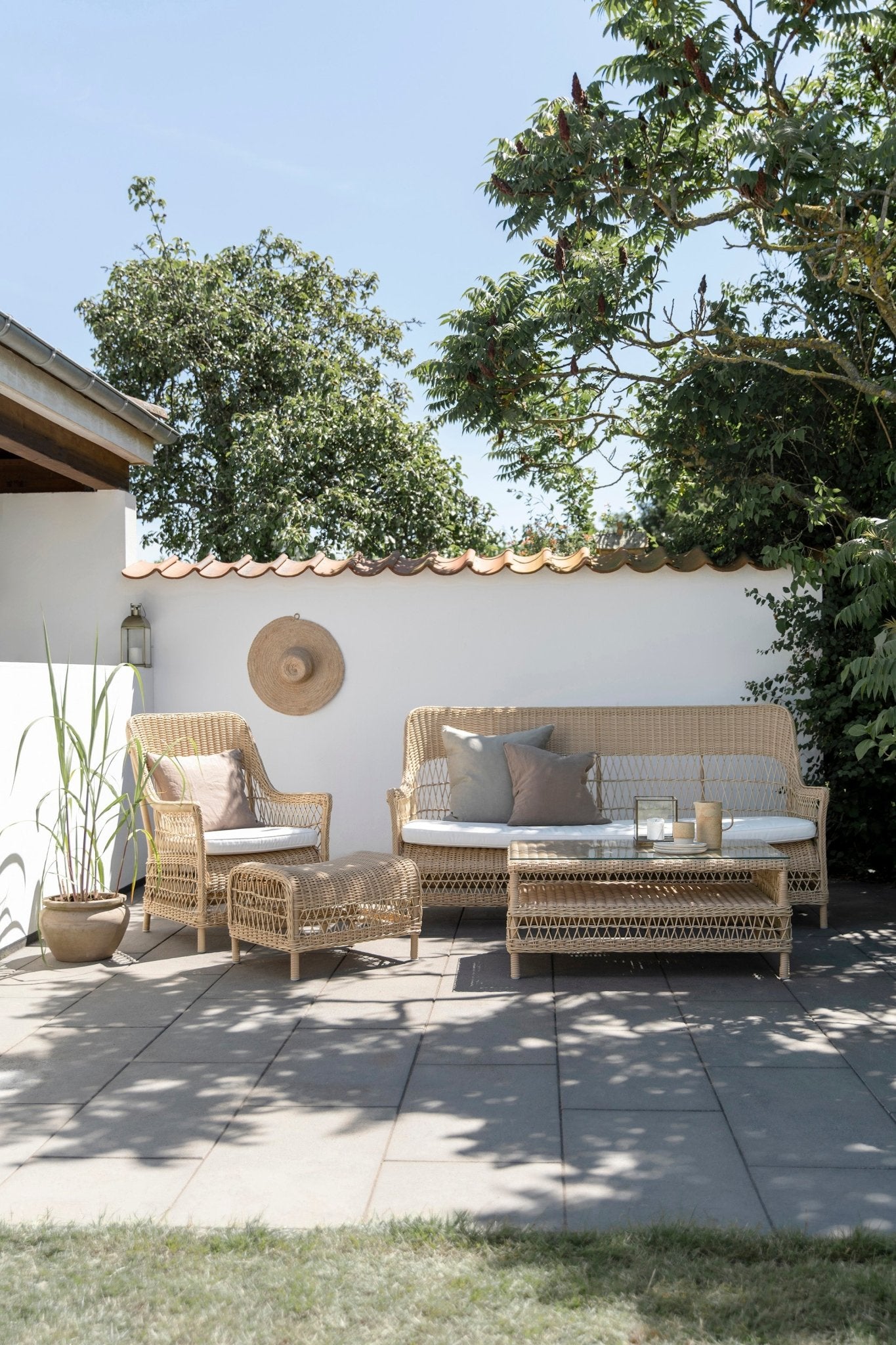 Dawn Lounge Chair - Exterior